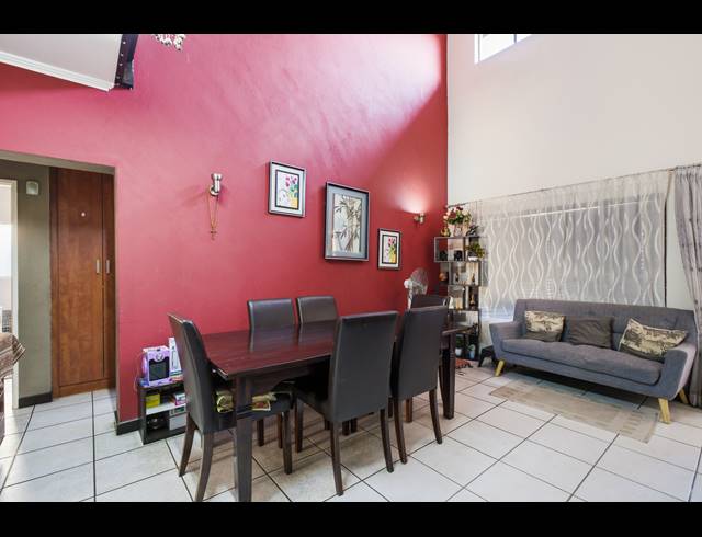 3 BEDROOM APARTMENT FOR SALE IN SUNNINGHILL